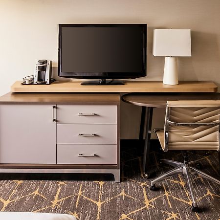 Holiday Inn Santa Ana-Orange County Airport By Ihg Exterior photo