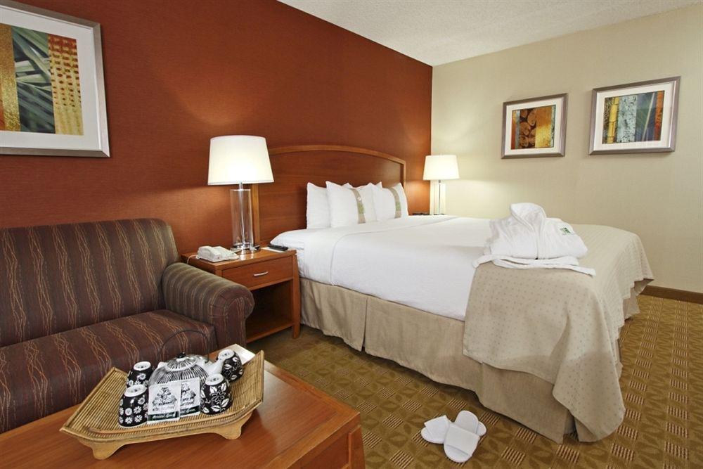 Holiday Inn Santa Ana-Orange County Airport By Ihg Room photo