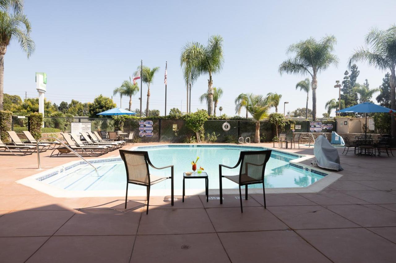 Holiday Inn Santa Ana-Orange County Airport By Ihg Exterior photo