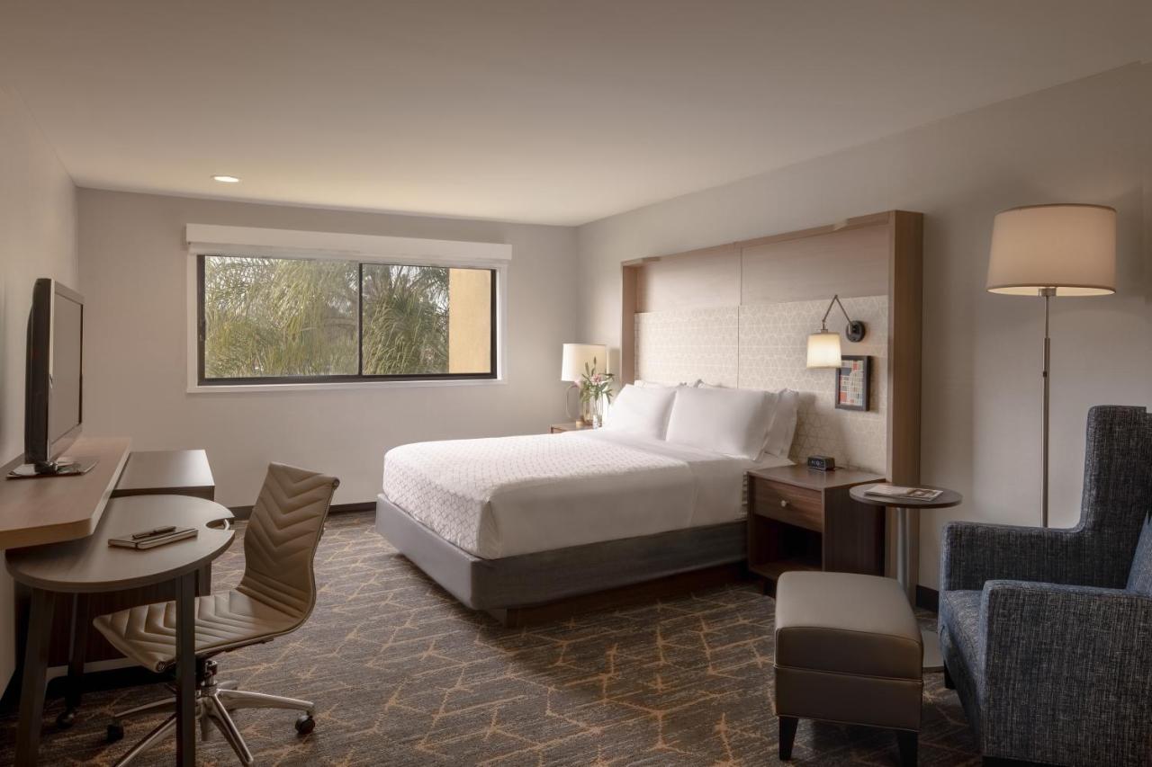 Holiday Inn Santa Ana-Orange County Airport By Ihg Exterior photo