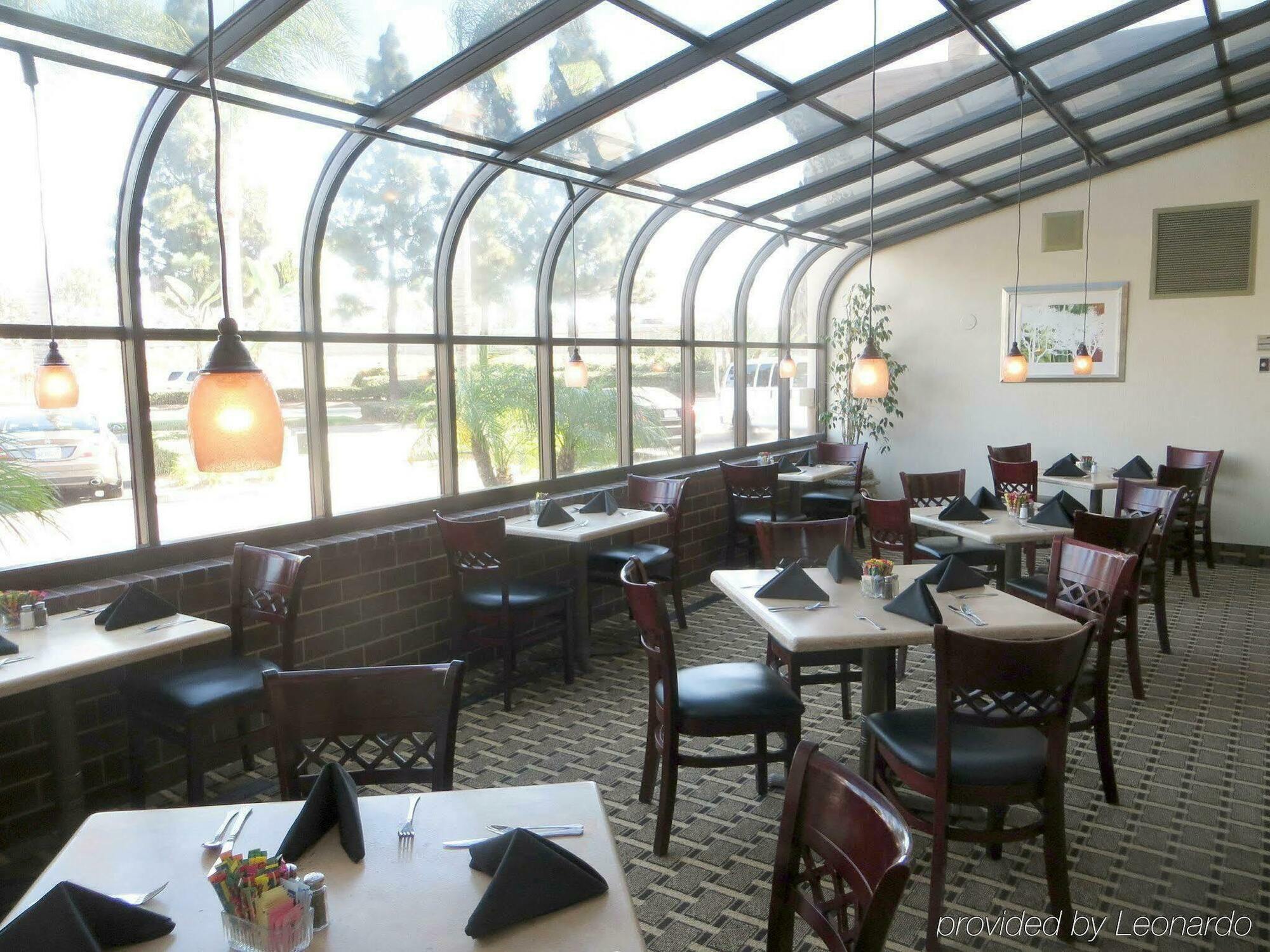 Holiday Inn Santa Ana-Orange County Airport By Ihg Exterior photo